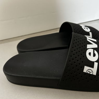 Levi‘s Adiletten