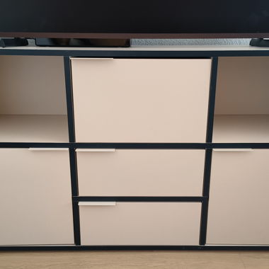 Tylko sideboard con scomparti e ante