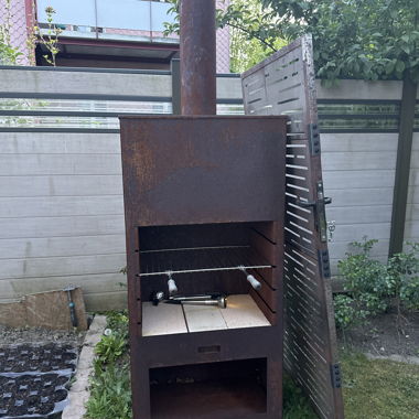 Outdoor Kamin/Grill aus Stahl