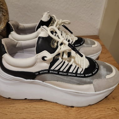 Bronx Chunky Sneaker in nero e bianco