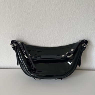 Sac à bandoulière By Far en cuir verni noir