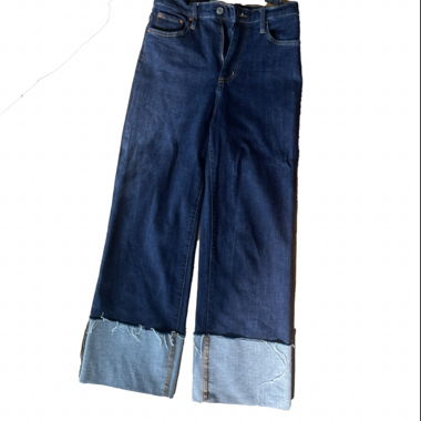 Jeans with large cuff