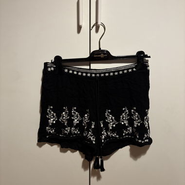 Shorts noirs avec broderie