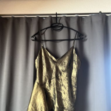 Top in raso dorato