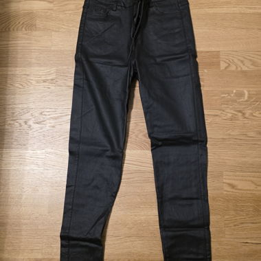 Pantaloni neri Apperloth