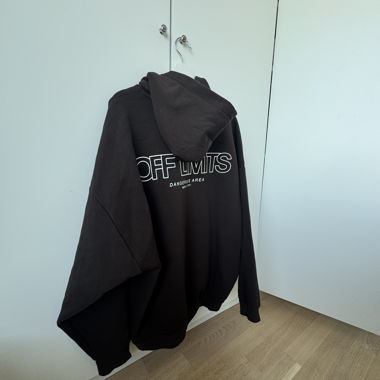 Off Limits Hoodie in braun