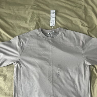 Uniqlo BRAND NEW T-shirt
