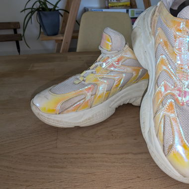 Holographic shoes 