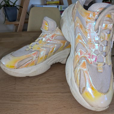 Holographic shoes 