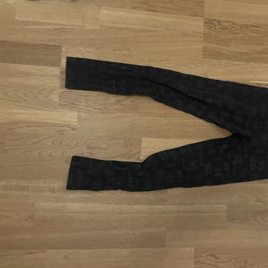 Schwarze bedruckte Leggings 