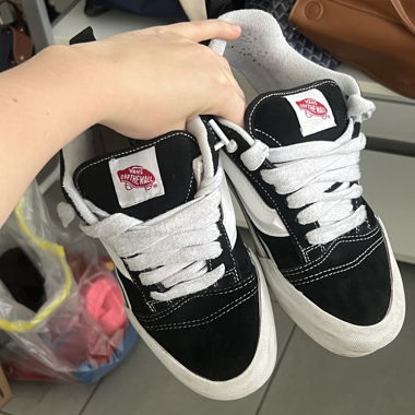 Vans Knu
