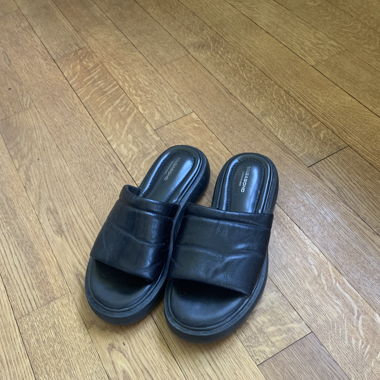 Leather sandals