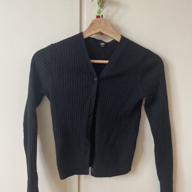 Uniqlo Schwarzer gerippter Cardigan 100% Wolle
