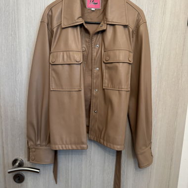 Giacca in finta pelle beige