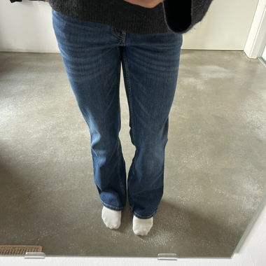 Jeans svasati a vita bassa