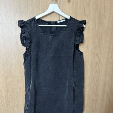 Robe à volant noir