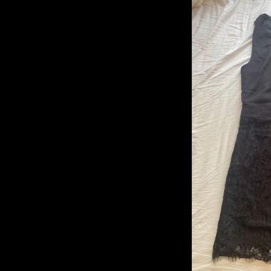 Schwarzes Kleid