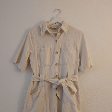 Kurzer Jumpsuit beige