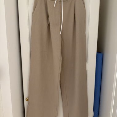 Pantalon beige à jambes larges