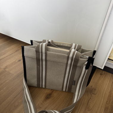 Umhänge Tasche in Beige und Grau
