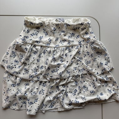 Jupe à volants blanche à motif floral