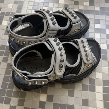 Sandales Gucci cloutées