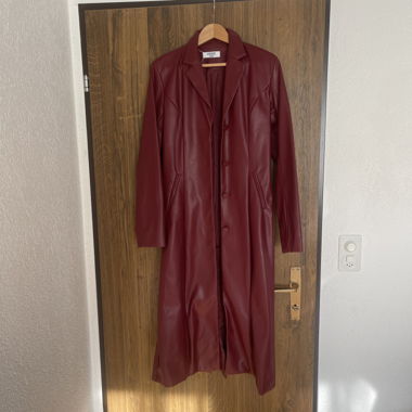 Manteau en cuir synthétique bordeaux