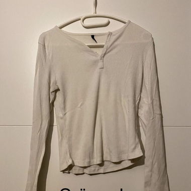 weisses Langarmshirt