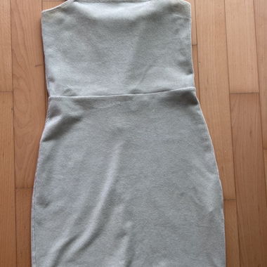 Hellgrünes Mini-Kleid