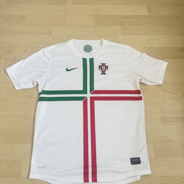 Vintage 2012-2013 Portugal Away Kit