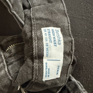 Jeans neri di Bershka