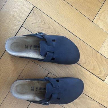 Like new Black Birkenstock Boston!