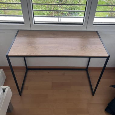 small table (dressing table)