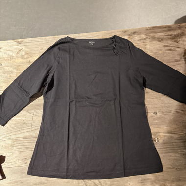 MAGLIA NERA A MANICHE LUNGHE