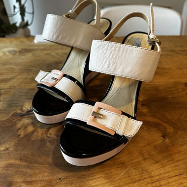Sandale compensée vernis noir, crème et rose Geox