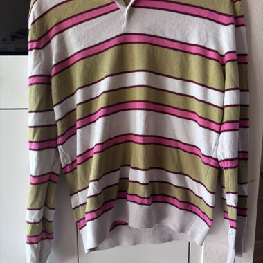 Gestreifter Pulli mit Polokragen