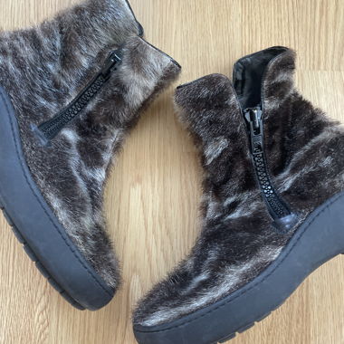 Stivali in pelliccia con zip