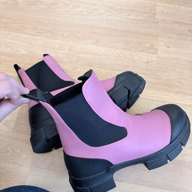 GANNI Chelsea Boots Pink/Black