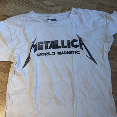 4 T-shirts
