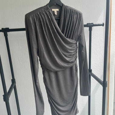 Abito grigio con strass