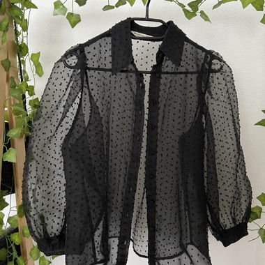 Chemisier noir transparent à pois