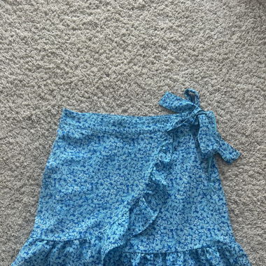 turquoise skirt