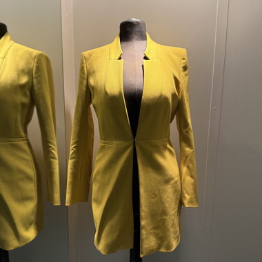 Long blazer jaune à devants ouverts