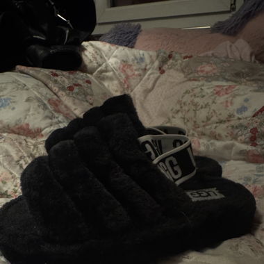 UGG  