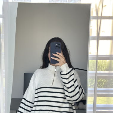 Gestreifter Pullover mit Zipper 
