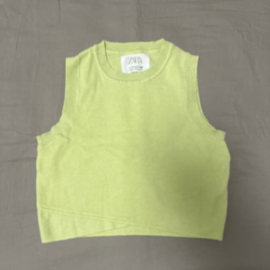 Hellgrünes Crop-Top