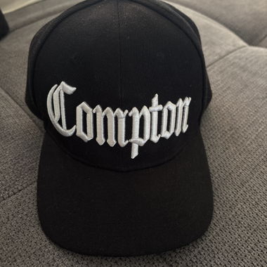Schwarze Compton-Cap