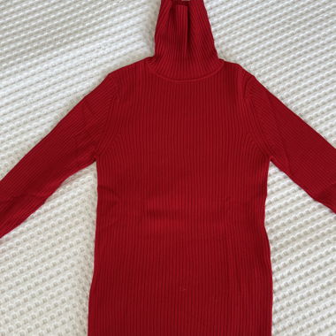 Hallhuber red ribbed turtleneck sweater