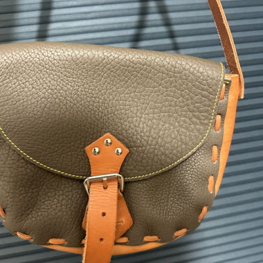 Handgefertigte Schultertasche aus echtem Leder