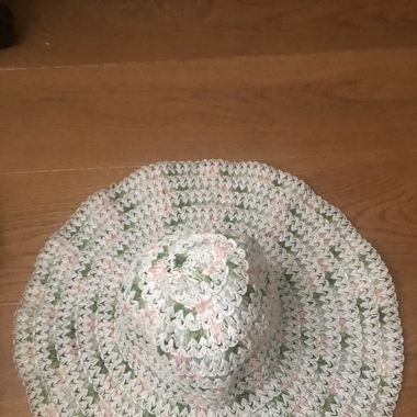 Large chapeau/large summer hat